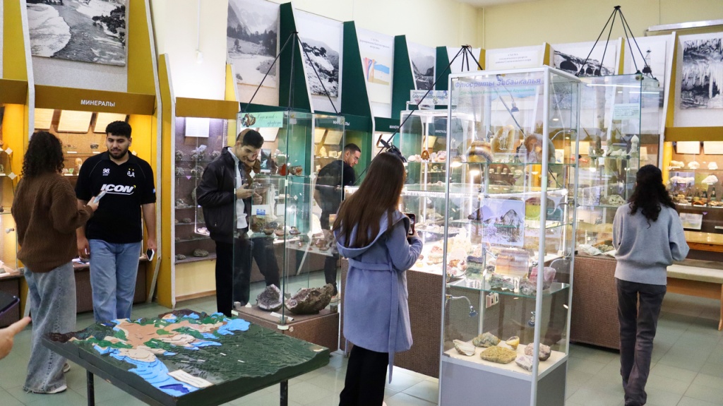 Иностранные студенты-медики в музее