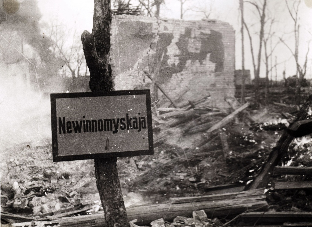 10-1. Разрушения на ст. Невинномысская. Январь 1943 г..jpg