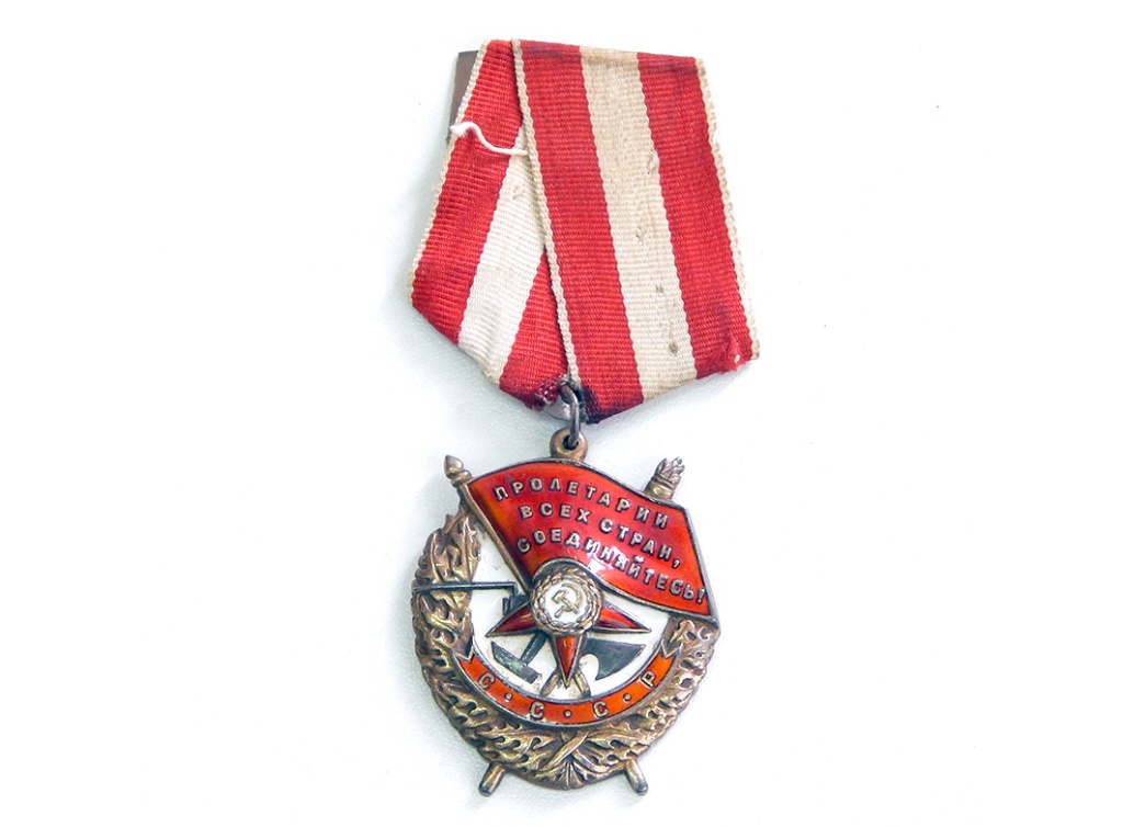 3. Орден боевого Красного Знамени принадлежал полковнику А.В. Субботину..jpg