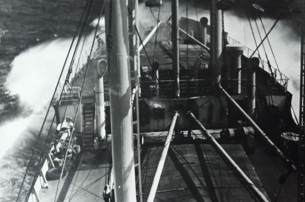 Теплоход Ставрополь в пути. 1970-е гг..jpg