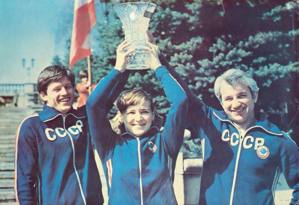 Фото 6 Василий Александрович Скакун со своими учениками. Ставрополь 1980-е гг..jpg