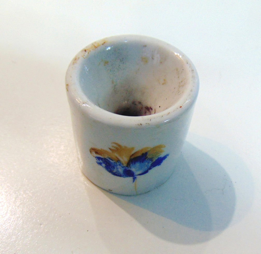 фото 5 Чернильница-непроливайка с цилиндрическим корпусом. СССР 1950-е 1960-е гг. Из фондов Ставропольского музея-заповедника.JPG