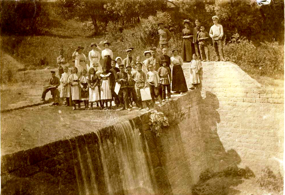 2 г У мельницы Волобуева. 1912-1914 гг.СГМЗ оф 27954-23 Ставрополь..JPG