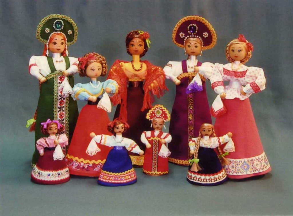 11. Коллекция сувенирных кукол в национальных костюмах - продукция Ставропольского предприятия художественных промыслов Умелец. г. Ставрополь конец 1990-х - начало 2000-х гг..jpeg