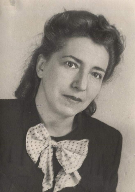 Фотография. Портрет погрудный Месик Э.Ю. (с белым бантом). СССР 1940-1950-е гг..jpg