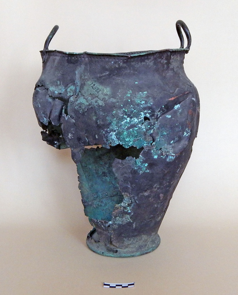 02 Бронзовый котел. VIII IV вв. до н. э. Из фондов Ставропольского музея-заповедника.jpg