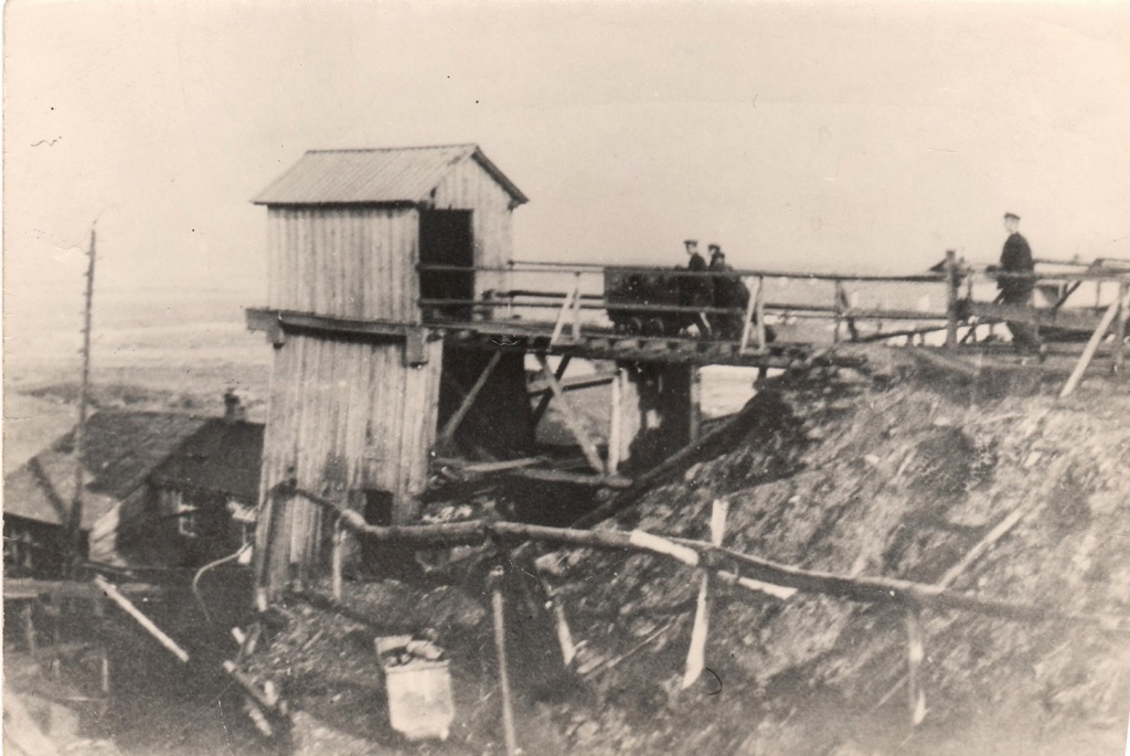 одна из первых шахт нач. ХХв..jpg