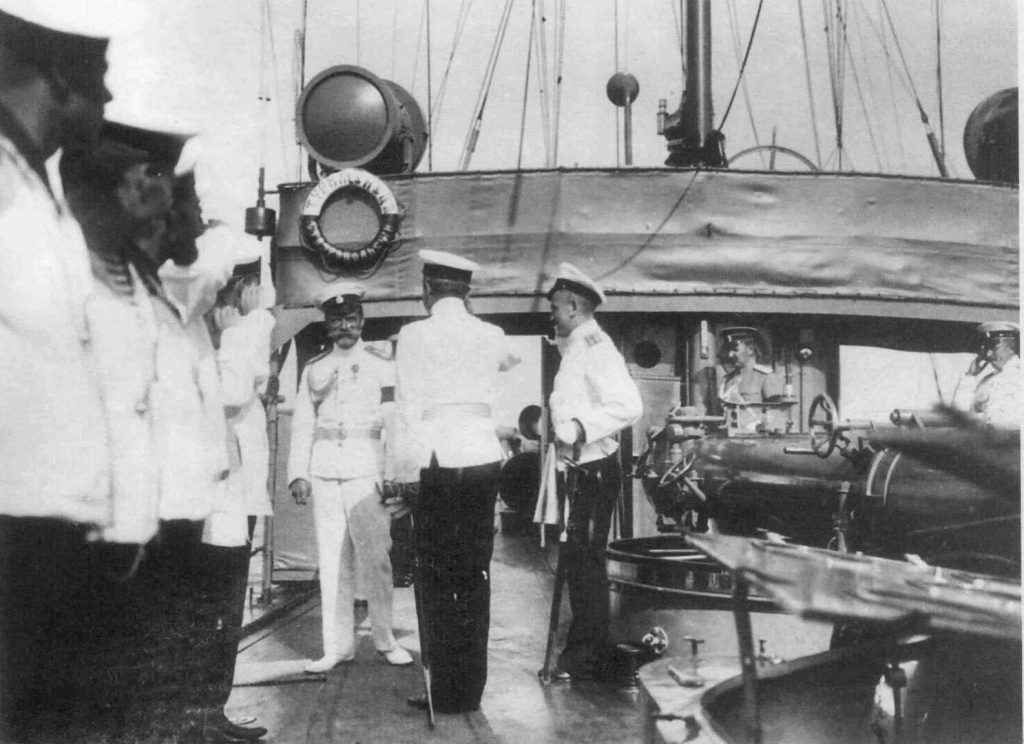 На палубе эскадренного миноносца Туркменец Ставропольский.jpg