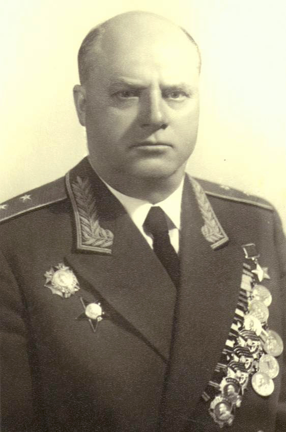 5. Герой Советского Союза генерал-лейтенант Романенко Петр Логвинович (1905-1985).jpg