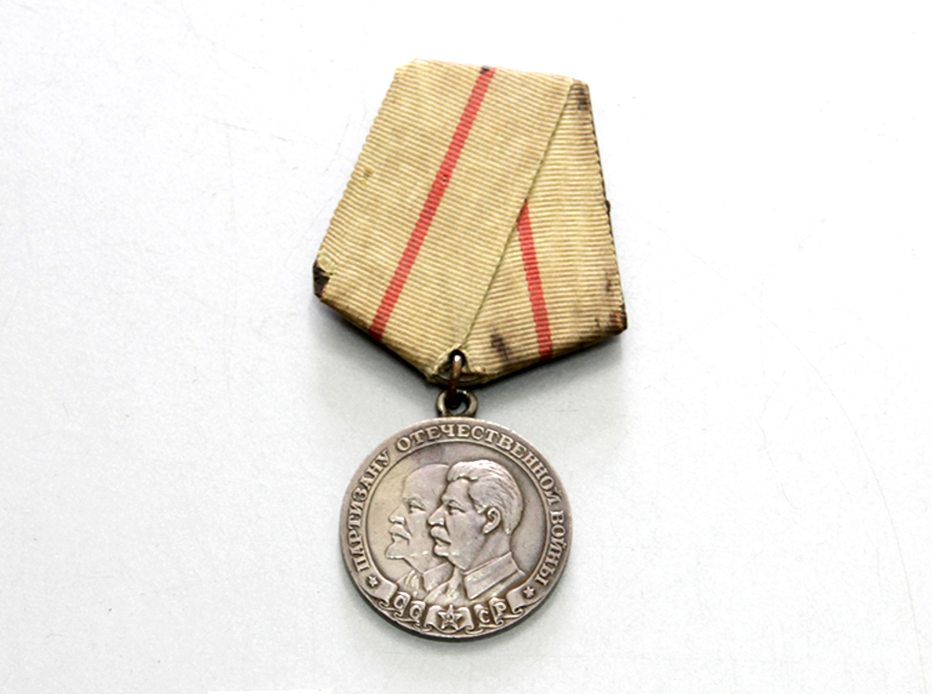 Медаль Доры Карабут Партизану Отечественной войны I степени. 1948 г..jpg