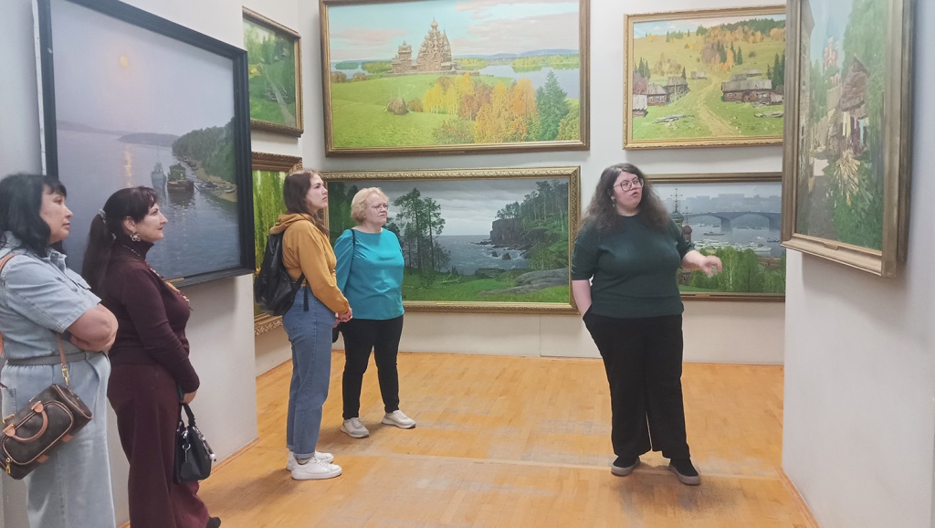 Гости картинной галереи