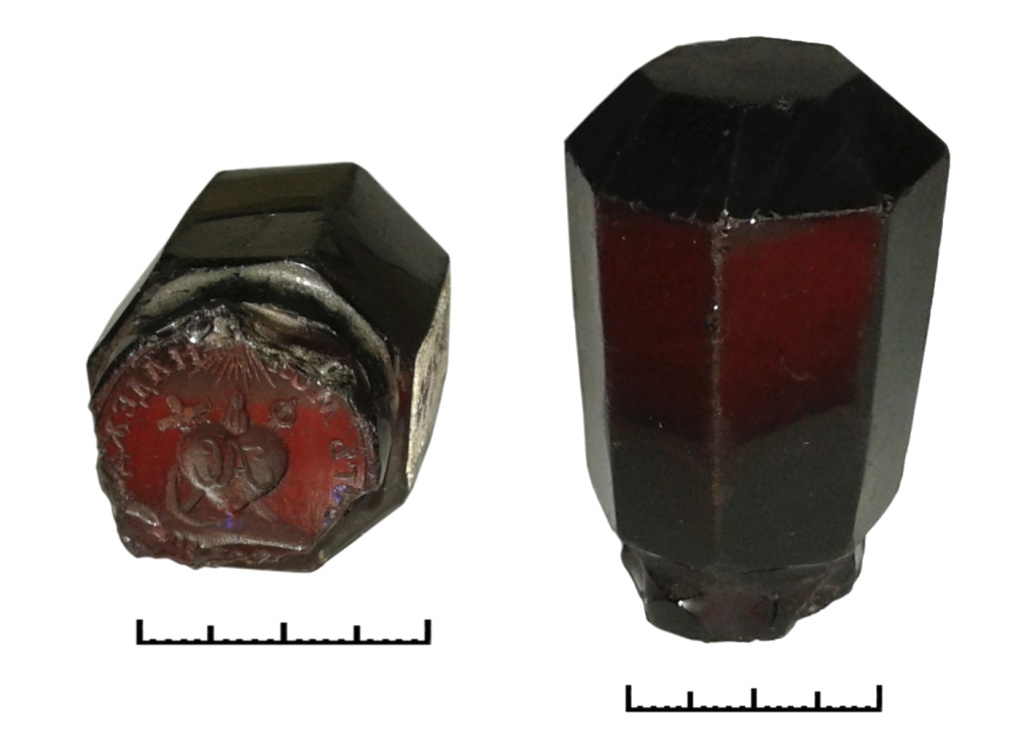 Печатка из черного непрозрачного стекла. Стекло литье XIX-начало XX в..jpeg