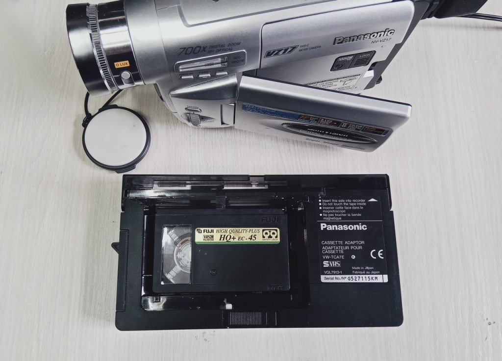 Адаптер для чтения кассет на домашнем видеомагнитофоне.jpg