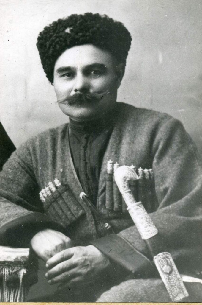 4. В.И. Книга командующий 4-м Ставропольским кавполком 6-й кавдивизии.JPG