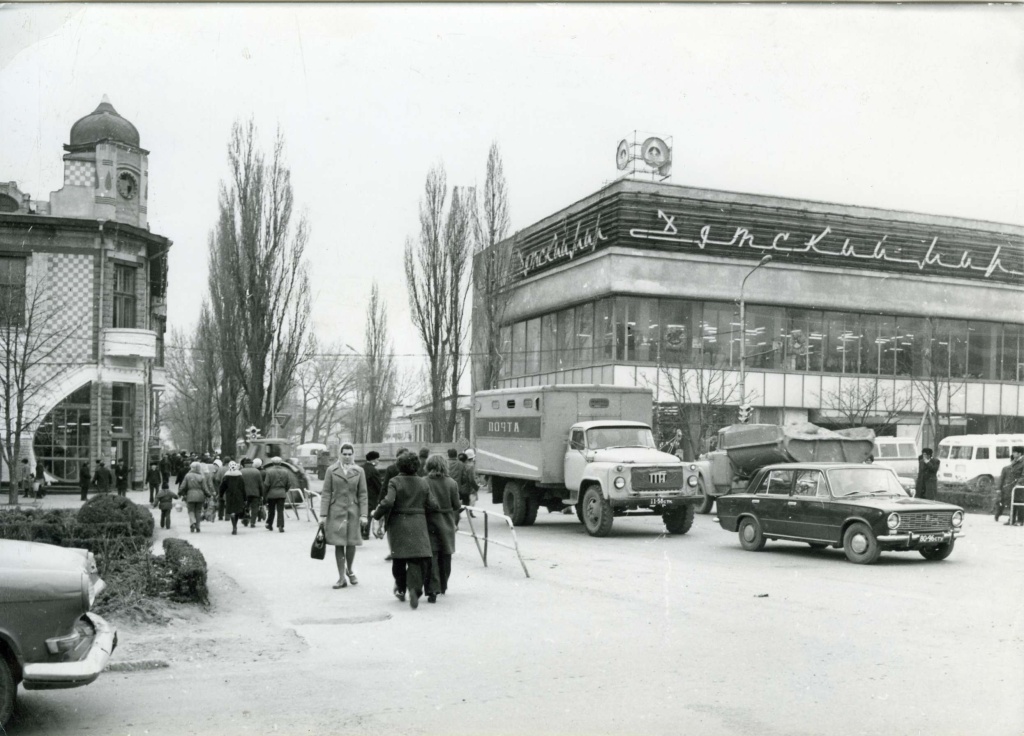 6 Магазин Детский мир. г. Ставрополь. 1977 г. Фото из фондов Ставропольского музея-заповедника.jpg