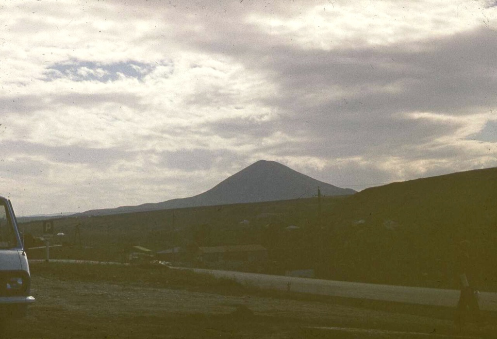 Фото 7. Цветной слайд. Панорама одного из лакколитов Пятигорья 1970-е гг.jpeg