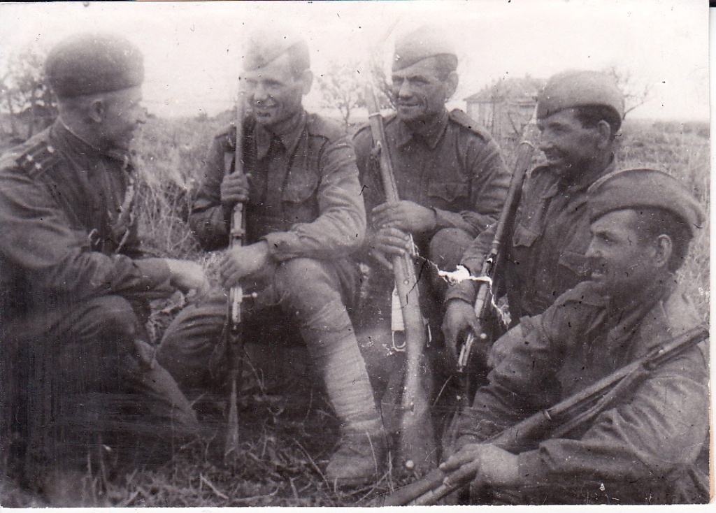 2. Братья Гуровы. 1940-е гг. Из фондов Красногвардейского историко-краеведческого музея.jpeg