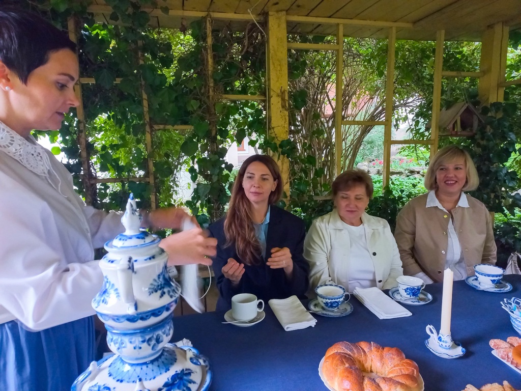 Мастер-класс «Чаепитие в стиле Гжель»