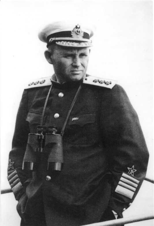 4. Ф.С. Октябрьский Герой Советского Союза командующий Черноморским флотом один из руководителей обороны Севастополя.jpg