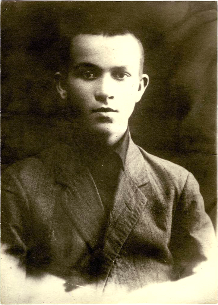 6. Будущий Герой Советского Союза Л.И. Севрюков. Дар музею от матери. Из фондов музея-заповедника.jpg