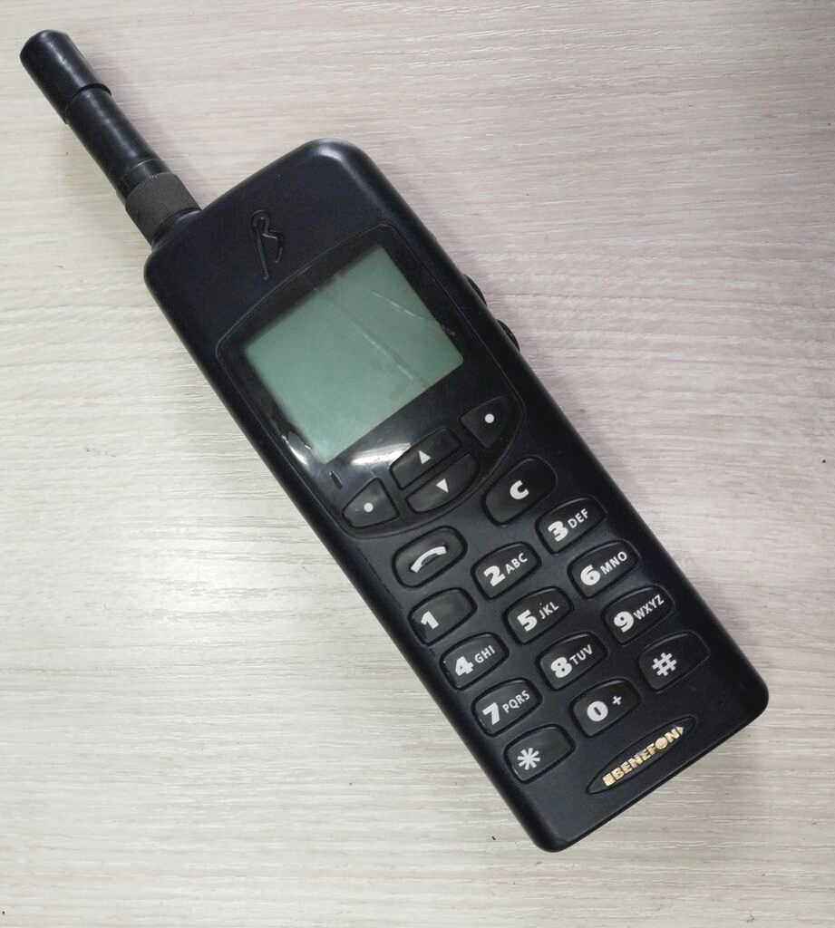 Радиотелефон мобильный Benefon Sigma. Финляндия 1997 г..jpeg