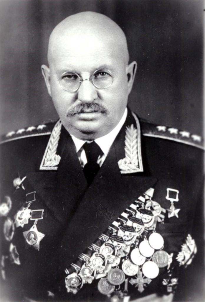 3. И.Е. Петров Герой Советского Союза командующий Приморской Армией один из руководителей обороны Севастополя.jpg