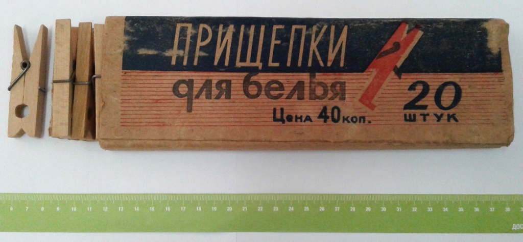 2. Деревянные прищепки и коробка к ним. Из фондов Ставропольского музея-заповедника.jpg