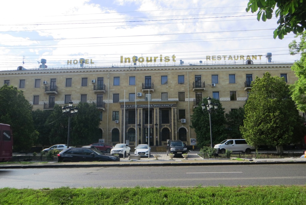 16 Гостиница Интурист - на месте Троицкого собора.JPG