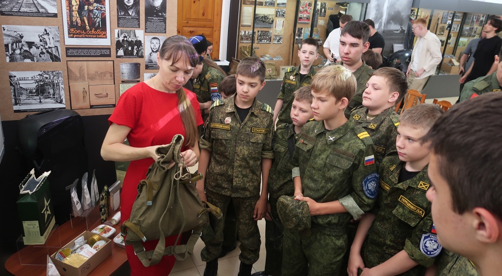 Патриотический час «Пусть поколения знают»