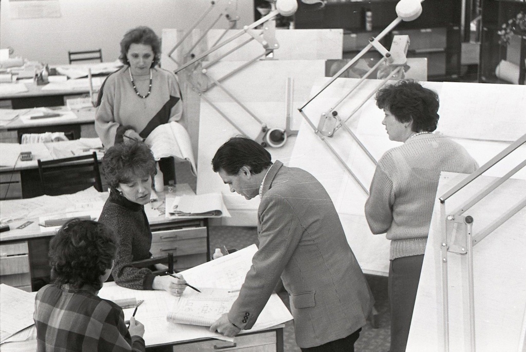 М.П. Колесников. Конструкторы и бригадир В. Афанасьев. ДСК. г. Ставрополь февраль 1989 г..jpg