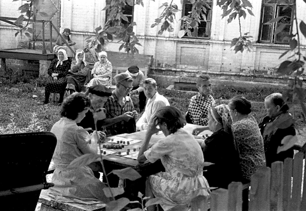 7. Игра в лото. 1966 г. Из фондов Российского этнографического музея.jpg