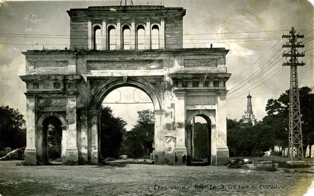 7а Тифлисские ворота. Конец 1930-х гг. Из фондов музея-заповедника.jpg