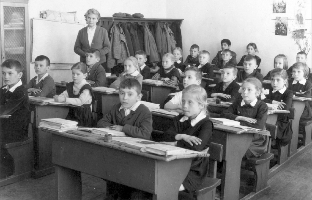 фото 6 На уроке чернильницы стояли на партах. Источник Яндекс Дзен.jpg