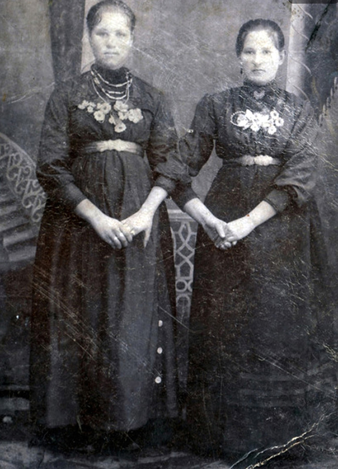 Казачки станицы Кавказской, 1910-е гг..jpg