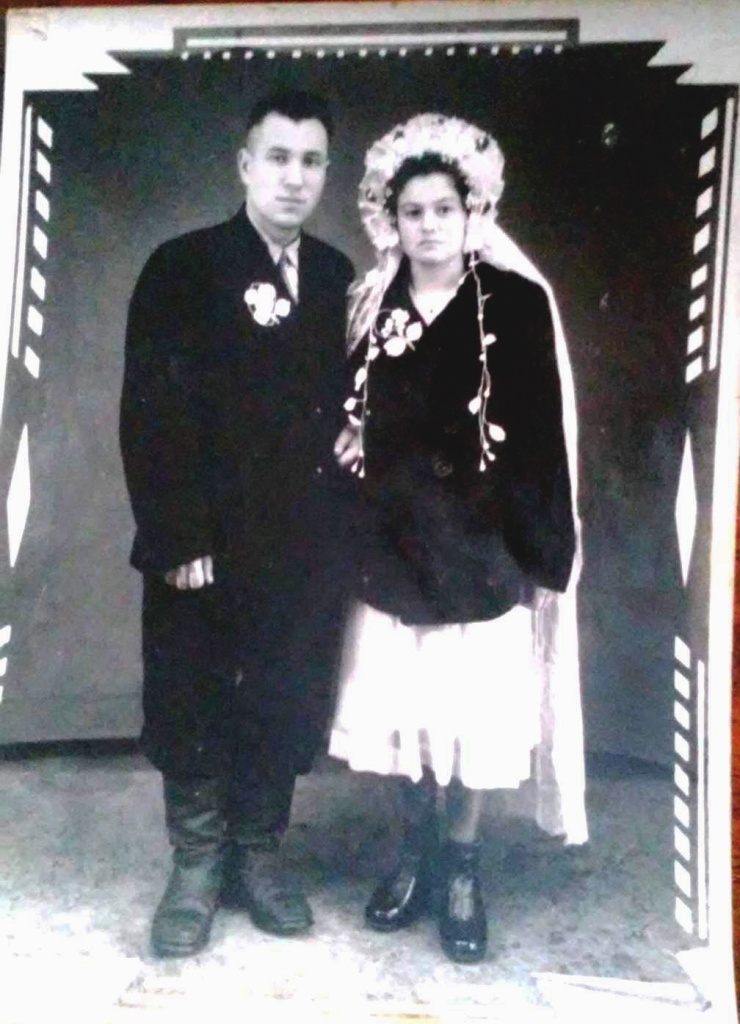 04 Свадебное фото. На невесте жакет плюшка. 1950-е гг. Из фондов Ставропольского музея-заповедника.jpg