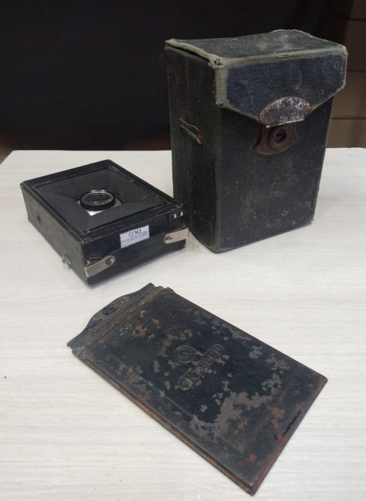 В комплекте шел чехол в котором можно было носить и сменные касеты с пластинами.jpg