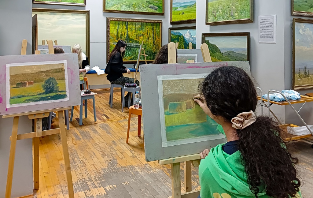 Выставка победителей и финалистов конкурса изобразительного искусства имени П.М. Гречишкина