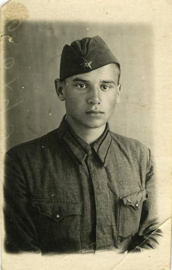 1. Б. Казимиров курсант Ордженекидзевского пехотного училища. 1940 г..JPG