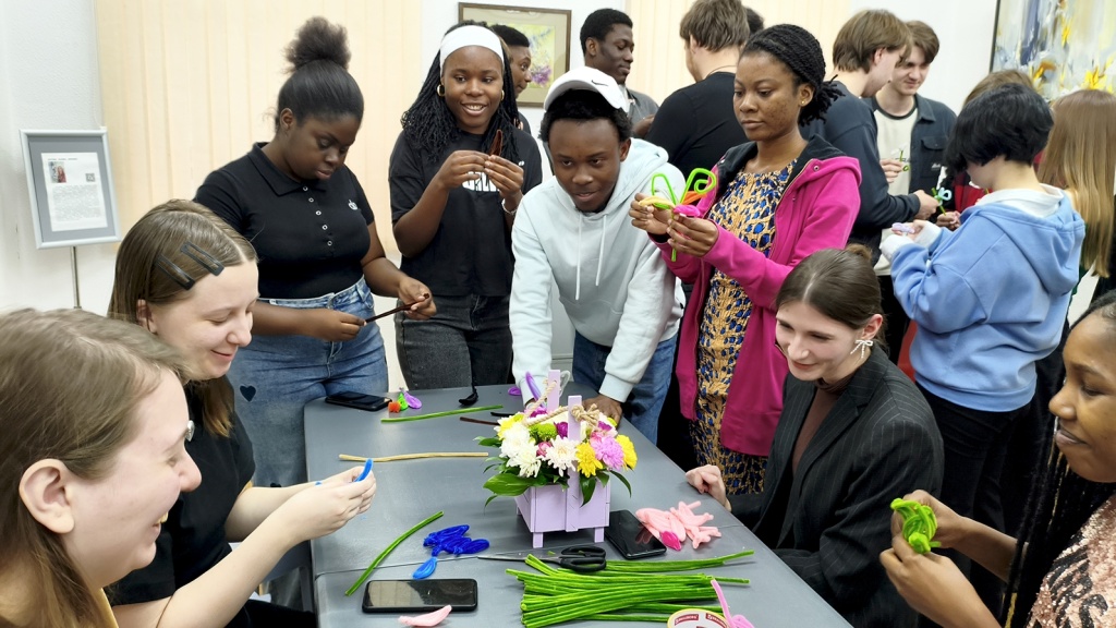 Международная арт-встреча клуба «Вдохновленные палитрой Гречишкина»