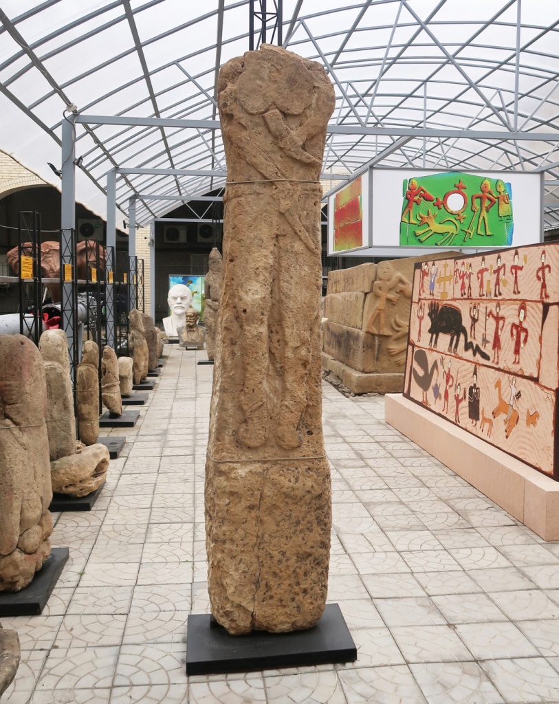 01 Каменное изваяние скифского воина. Лапидарная коллекция Ставропольского музея-заповедника.JPG