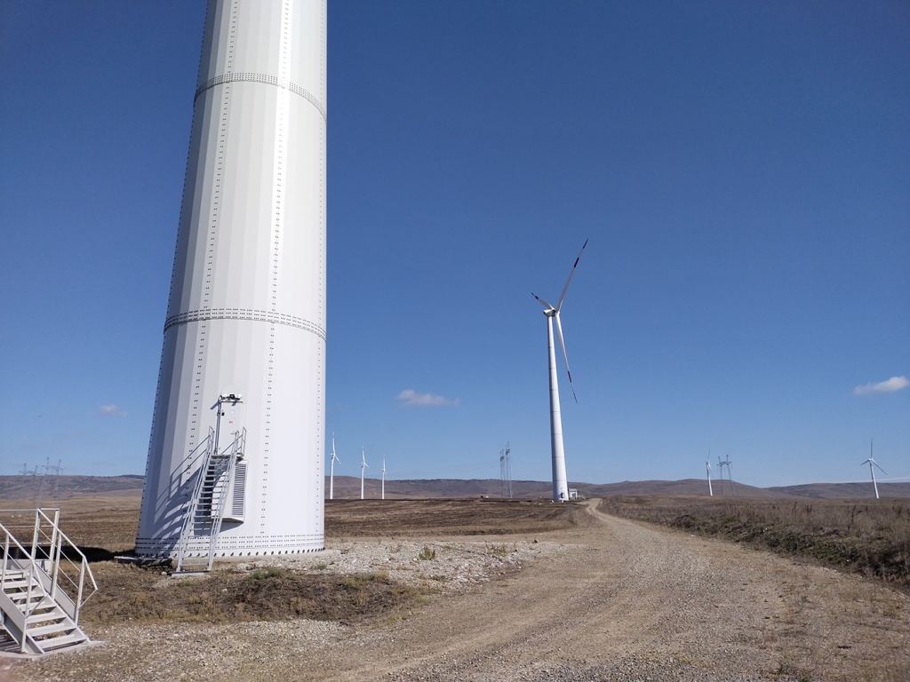 Нижняя часть башни ветроэнергетической установки. Фото В. Бабенко октябрь 2022 г..jpg