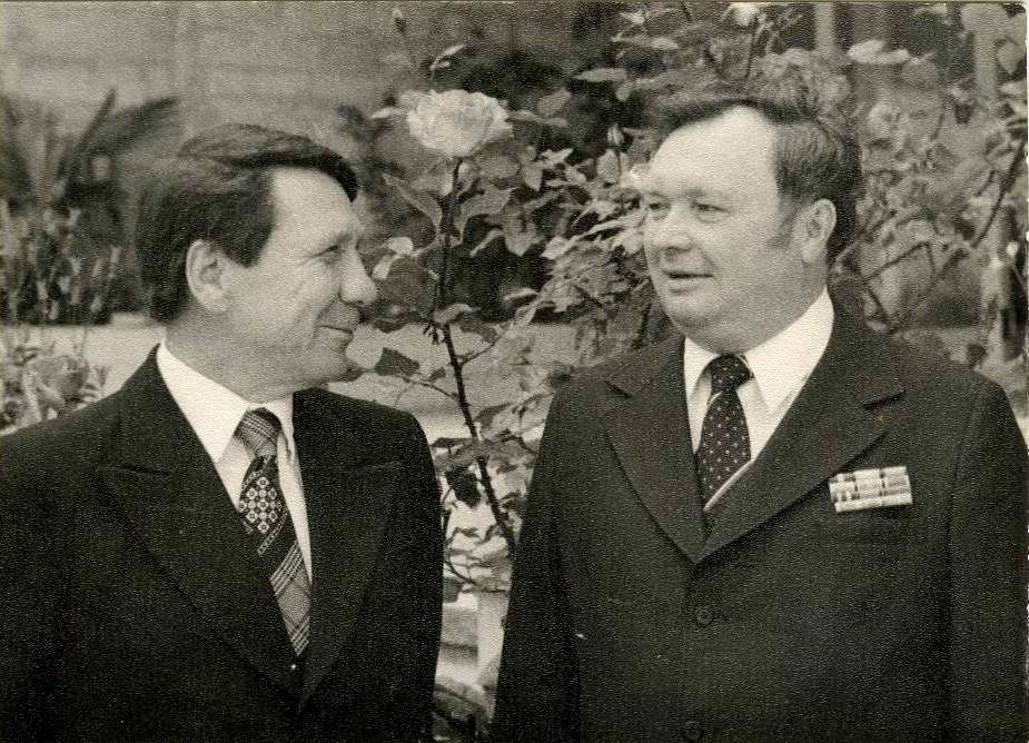 5. Владимир Григорьевич Гнеушев (слева) и Андрей Лаврентьевич Попутько.JPG