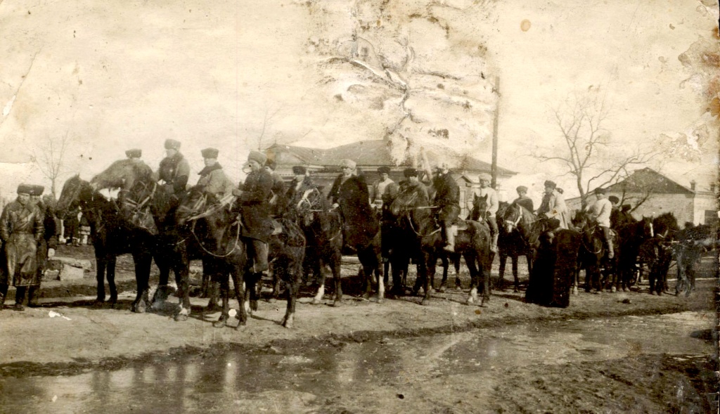 1.Конники-доваторцы перед отправкой на фронт. с. Тахта Ставропольского края 1941 г.jpg