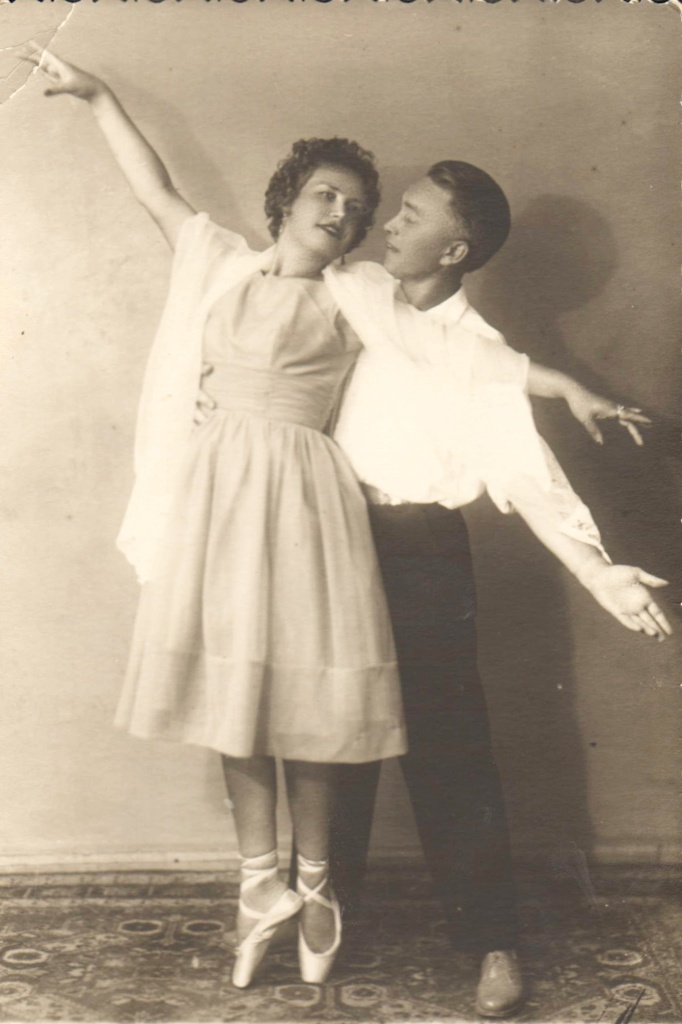 06 Балерина В.Г. Наумова с партнером по танцу. г. Ессентуки 1970-е гг..jpg