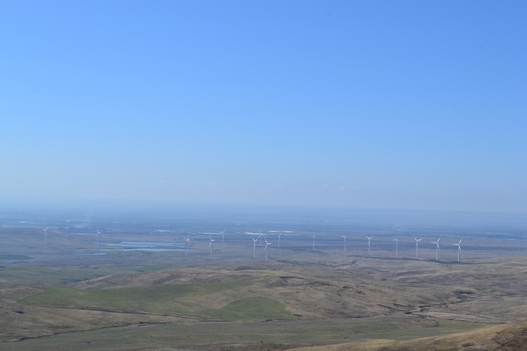 Вид на Кочубеевскую ВЭС. Фото. Н.А. Гальфингер. Октябрь 2022.jpg