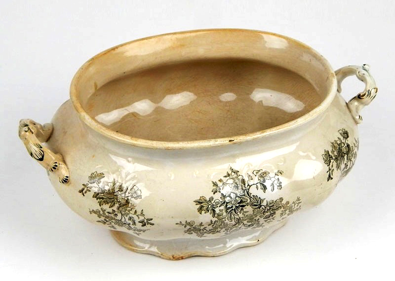 Супница белая фаянсовая. Товарищество М.С. Кузнецова. Конец XIX в..jpg