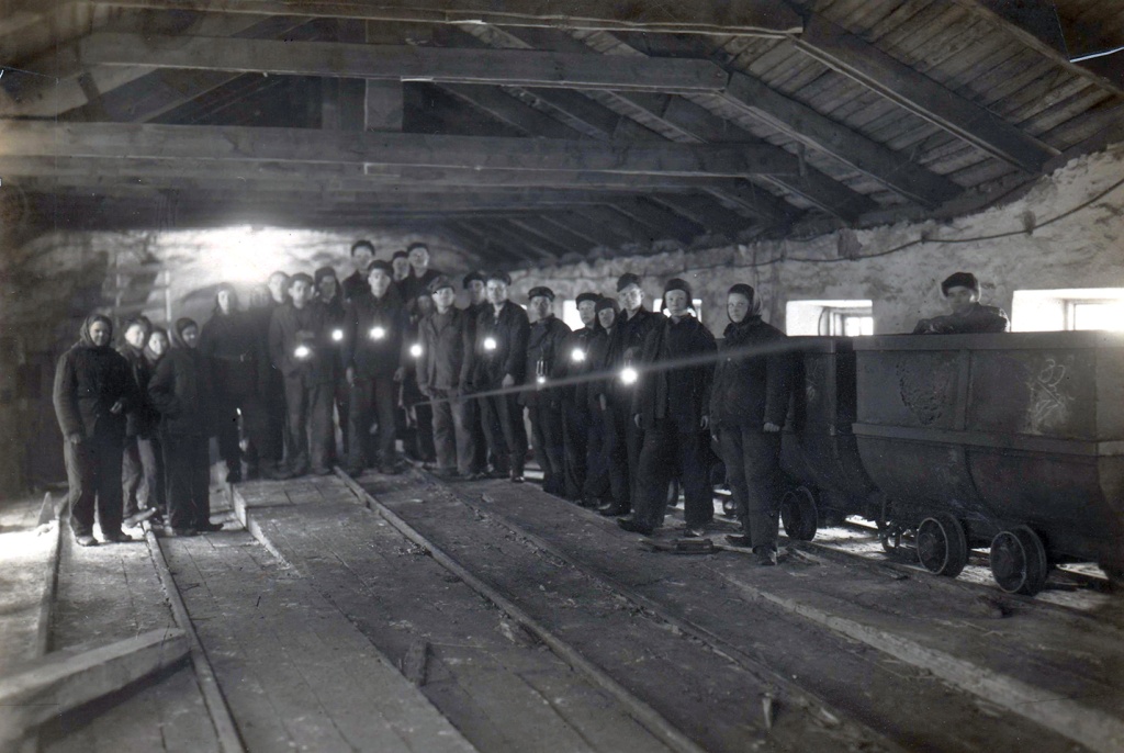 Восстановители шахты Центральная. 1947г..jpg