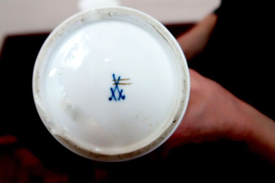 04 Эмблема Мейсенской мануфактуры на дне изделий.jpg