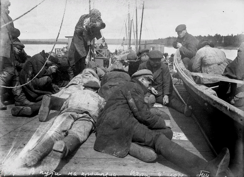 3. В пути на промысла. Игра в лото. 1927 г. Сибирский край. Из фондов Красноярского краевого краеведческого музея.JPG