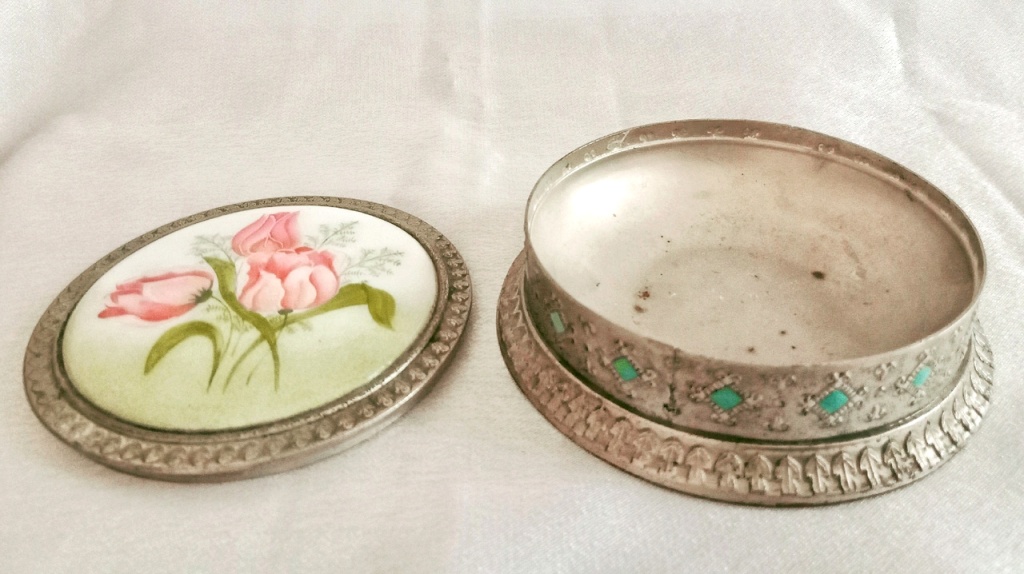 Пудреница 1950-х годов